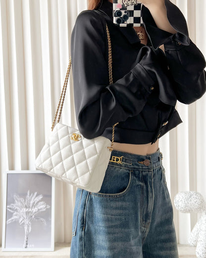 Chan New 23p Heart-shaped HoBo bag