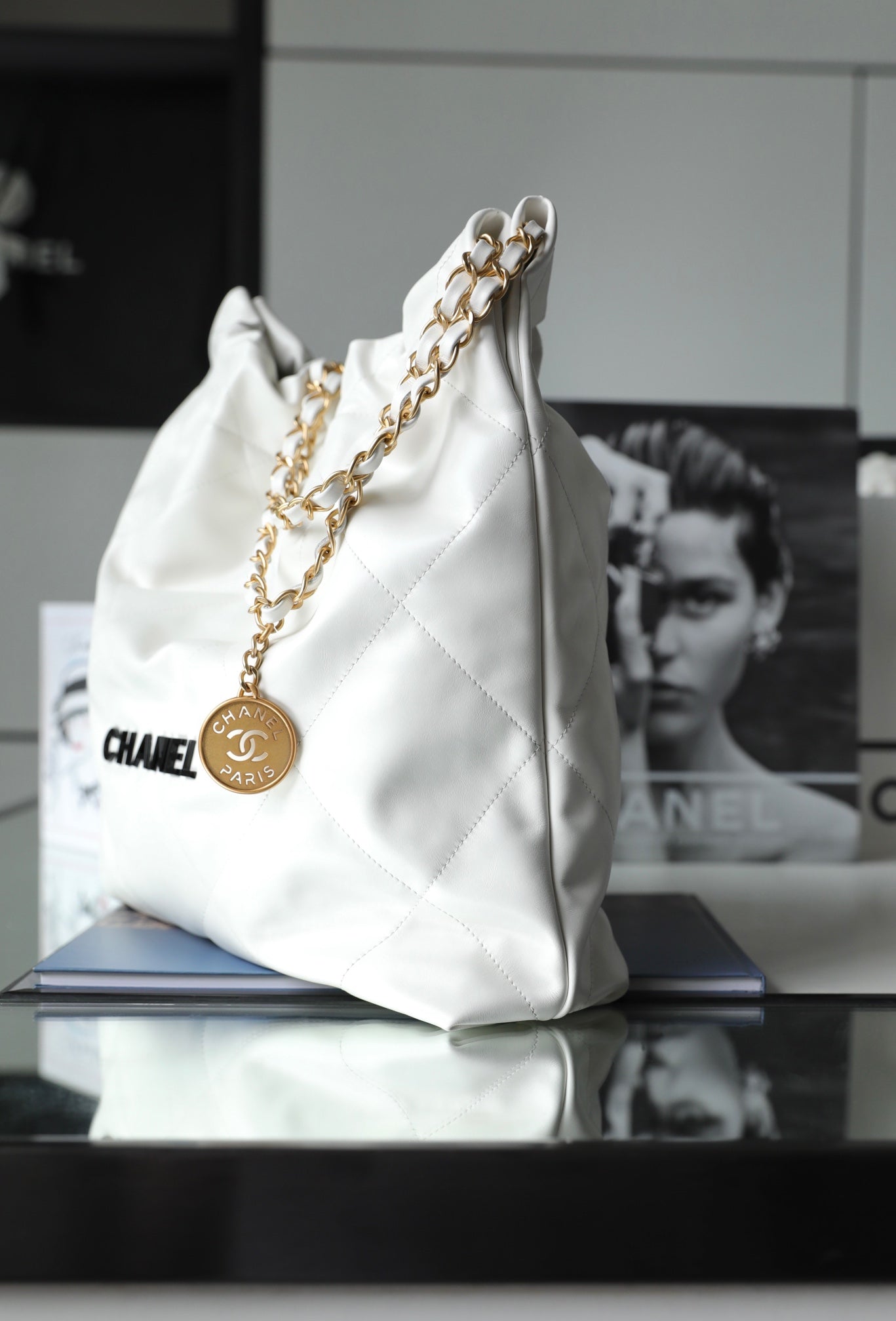 Chan New 22bag medium tote bag