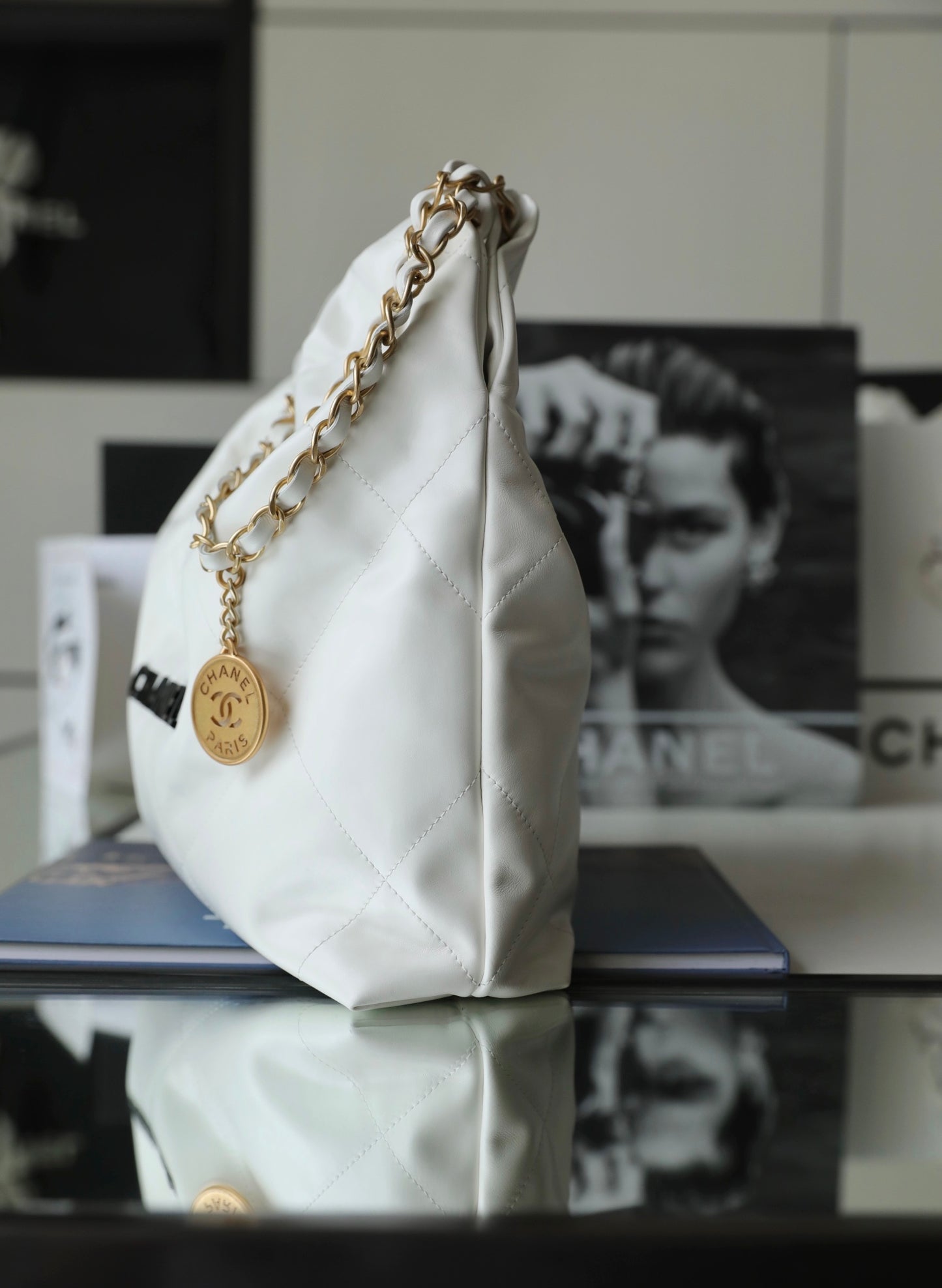 Chan New 22bag medium tote bag