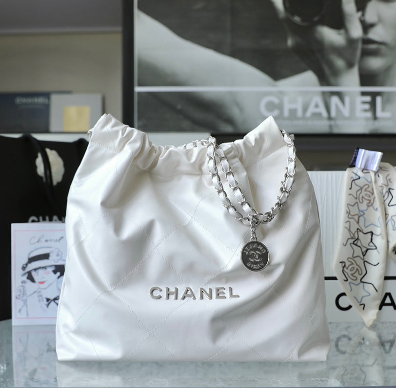 Chan New 22bag tote bag