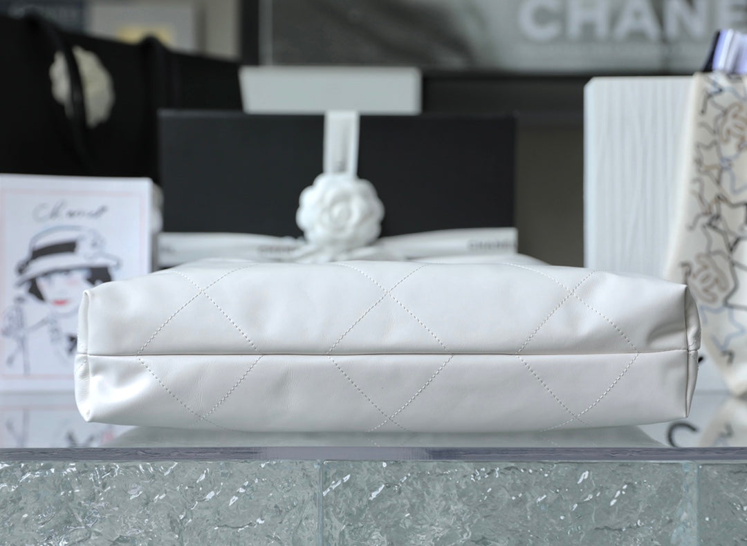 Chan New 22bag tote bag