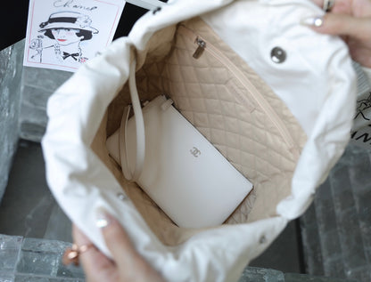 Chan New 22bag tote bag