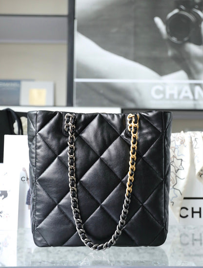 Chan New 22b shopping bag