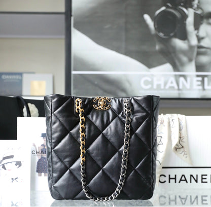 Chan New 22b shopping bag