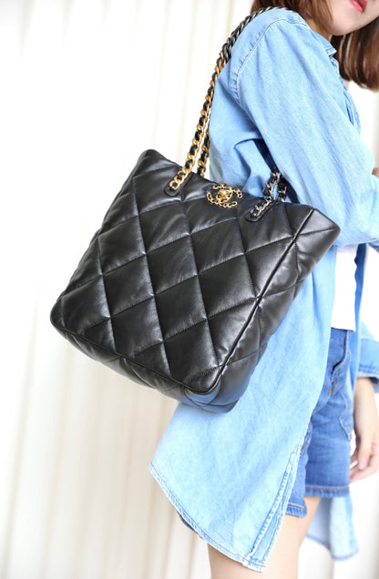 Chan New 22b shopping bag