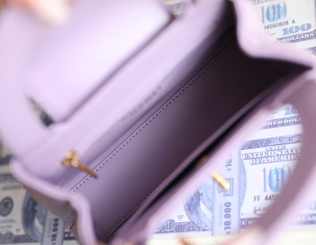 Chan New 24p kelly Hand chain bag