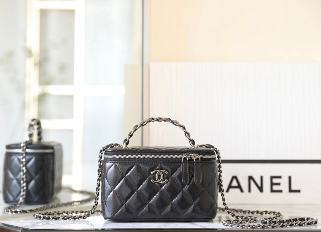 Chan New 23k Long makeup box bag