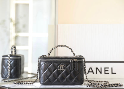 Chan New 23k Long makeup box bag