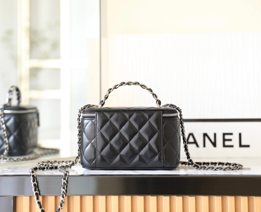 Chan New 23k Long makeup box bag