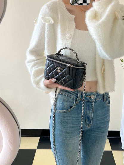 Chan New 23k Long makeup box bag