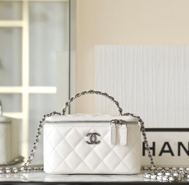 Chan New 23k Long makeup box bag