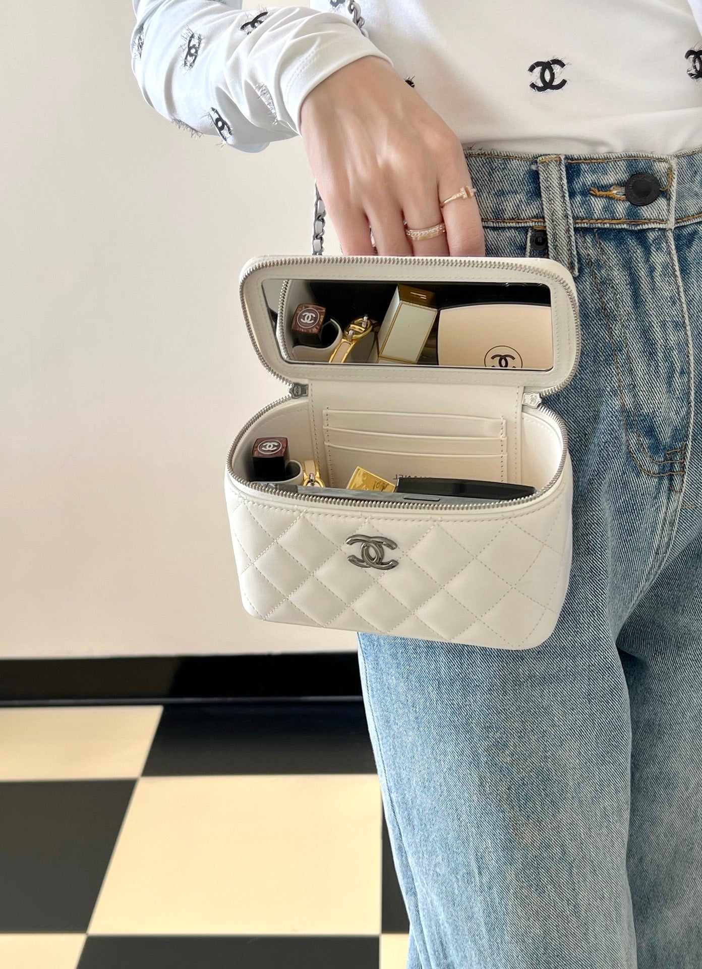 Chan New 23k Long makeup box bag