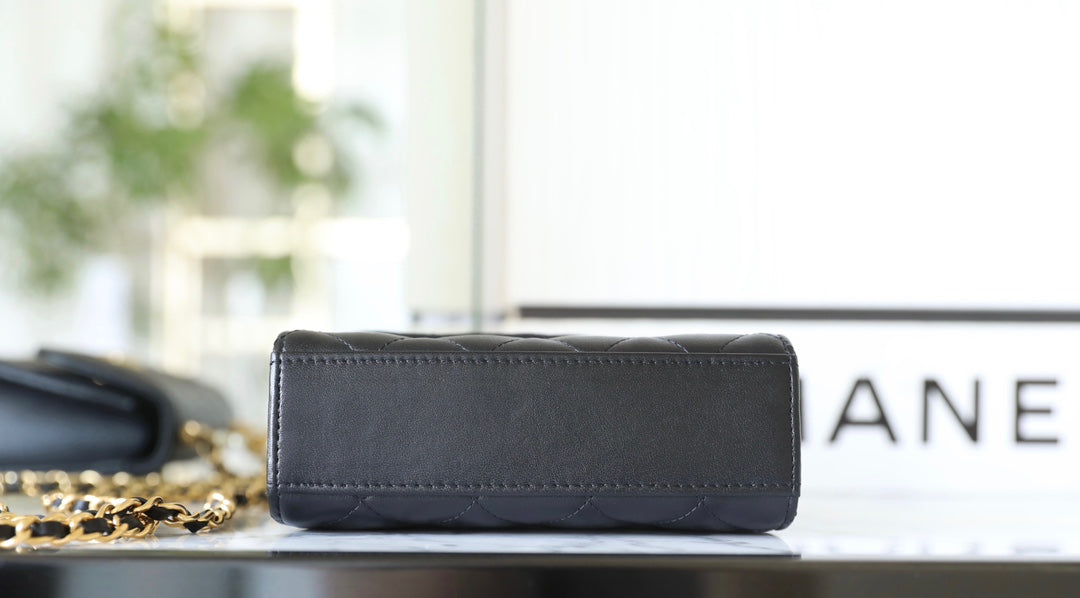 Chan New 23b mini kelly pearl handle bag