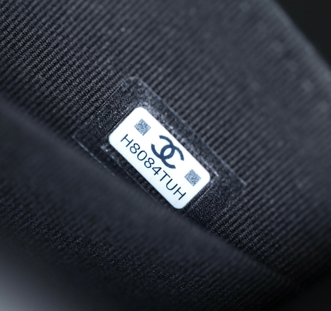 Chan New 23b mini kelly pearl handle bag