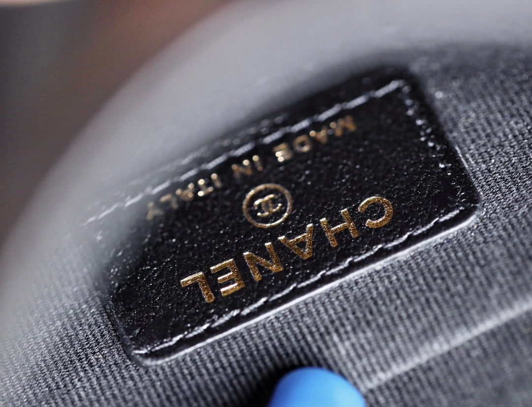 Chan New 23b mini kelly pearl handle bag