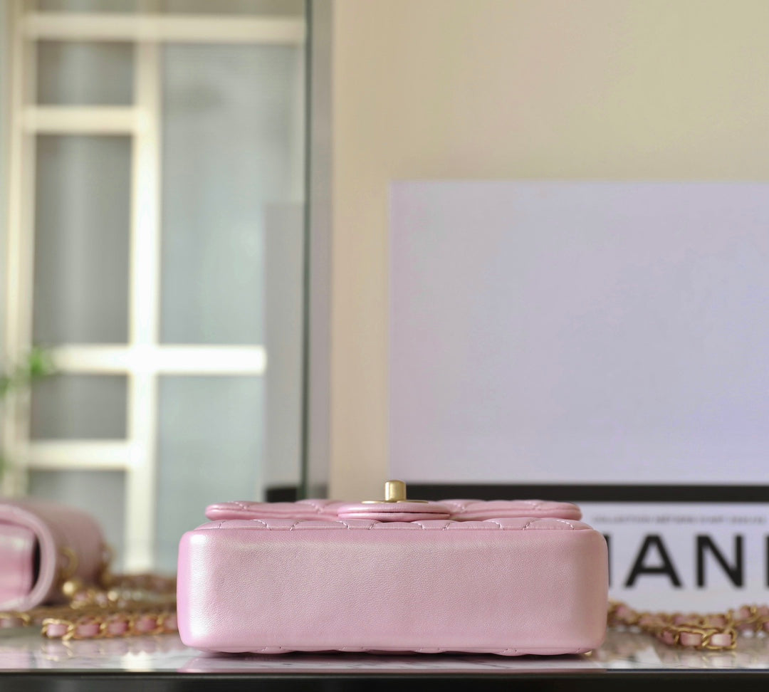 Chan New 24p Pearl chain flap bag