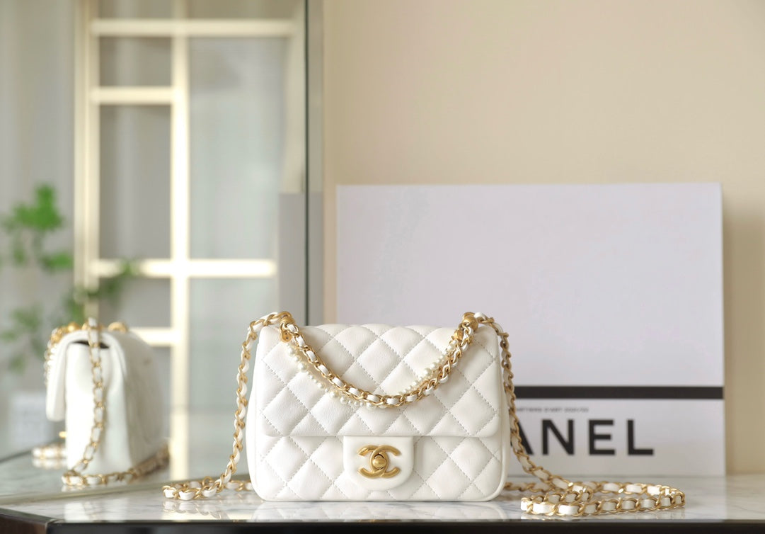 Chan New 24p Pearl chain flap bag