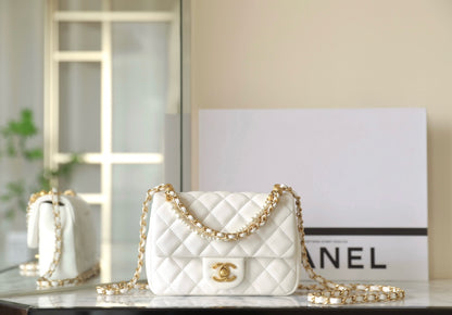 Chan New 24p Pearl chain flap bag