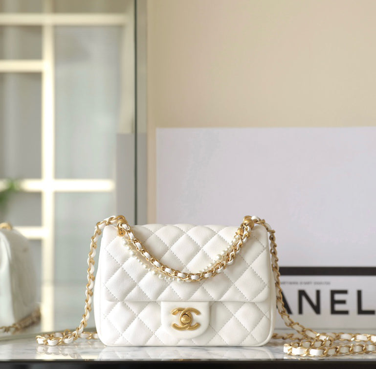 Chan New 24p Pearl chain flap bag