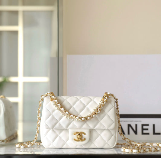 Chan New 24p Pearl chain flap bag