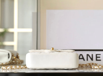 Chan New 24p Pearl chain flap bag