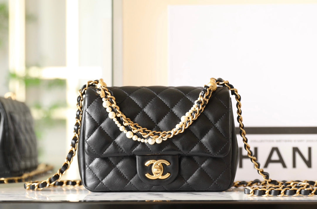 Chan New 24p Pearl chain flap bag