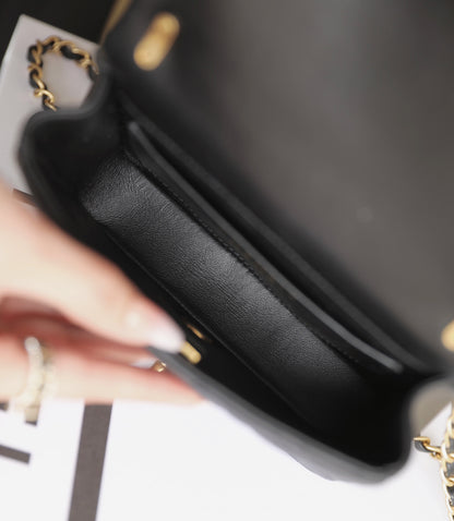 Chan New 24p Pearl chain flap bag