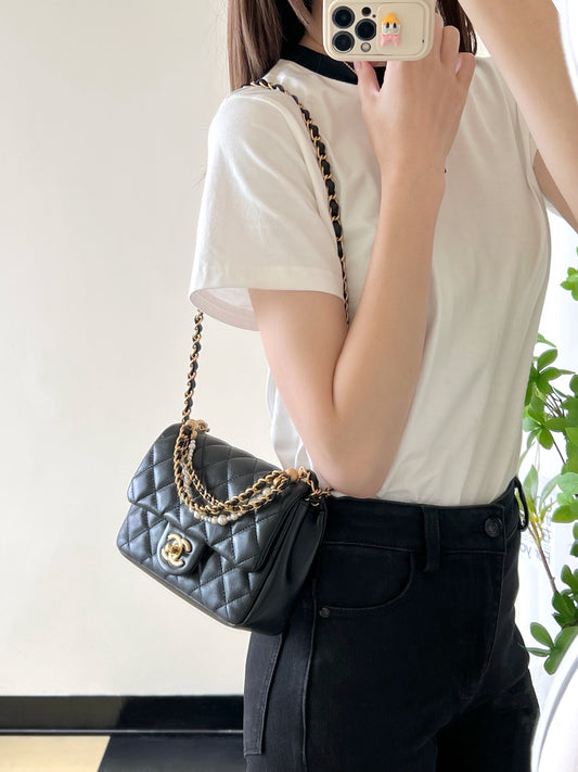 Chan New 24p Pearl chain flap bag