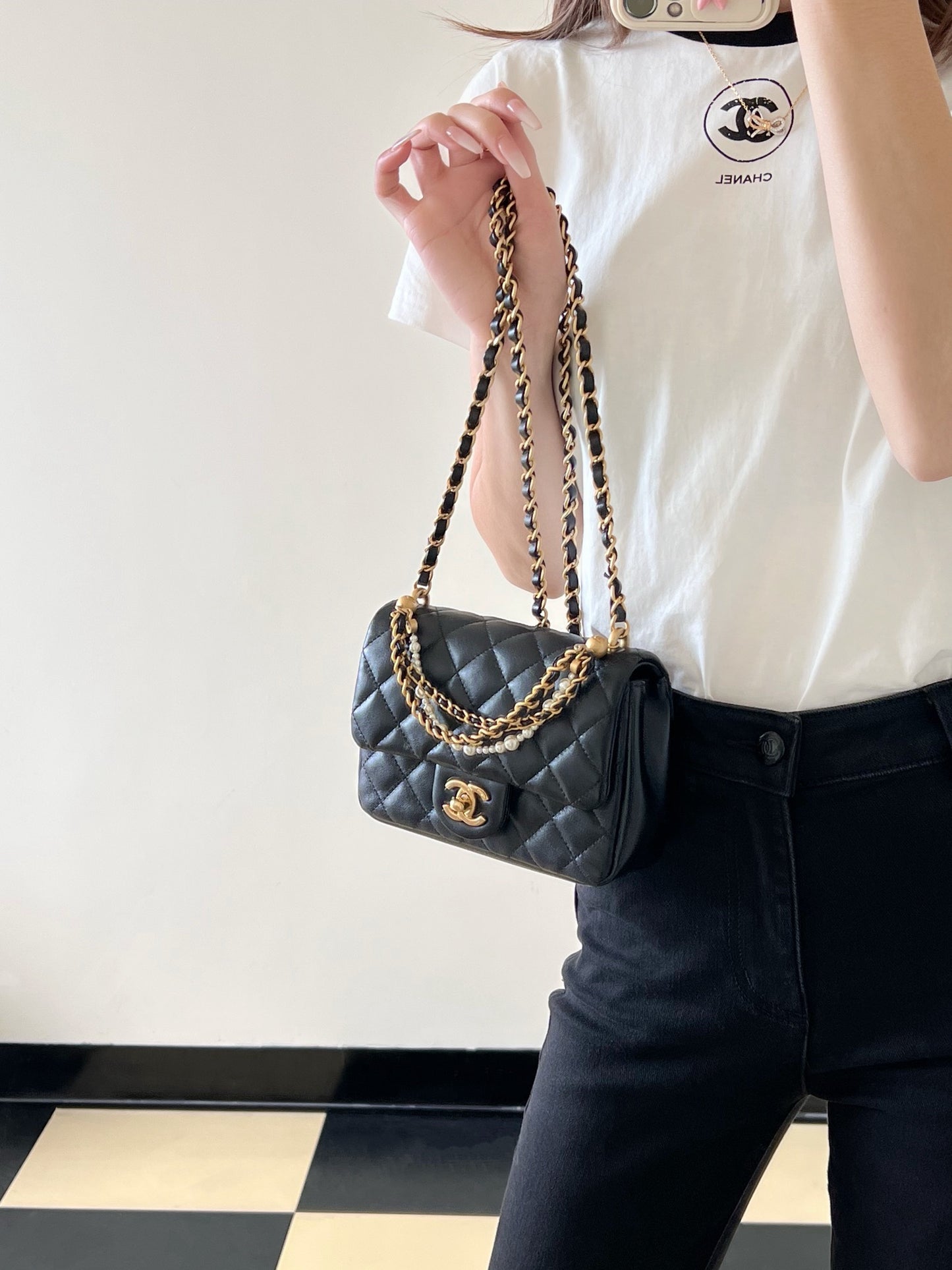 Chan New 24p Pearl chain flap bag