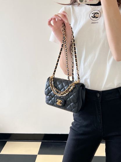Chan New 24p Pearl chain flap bag