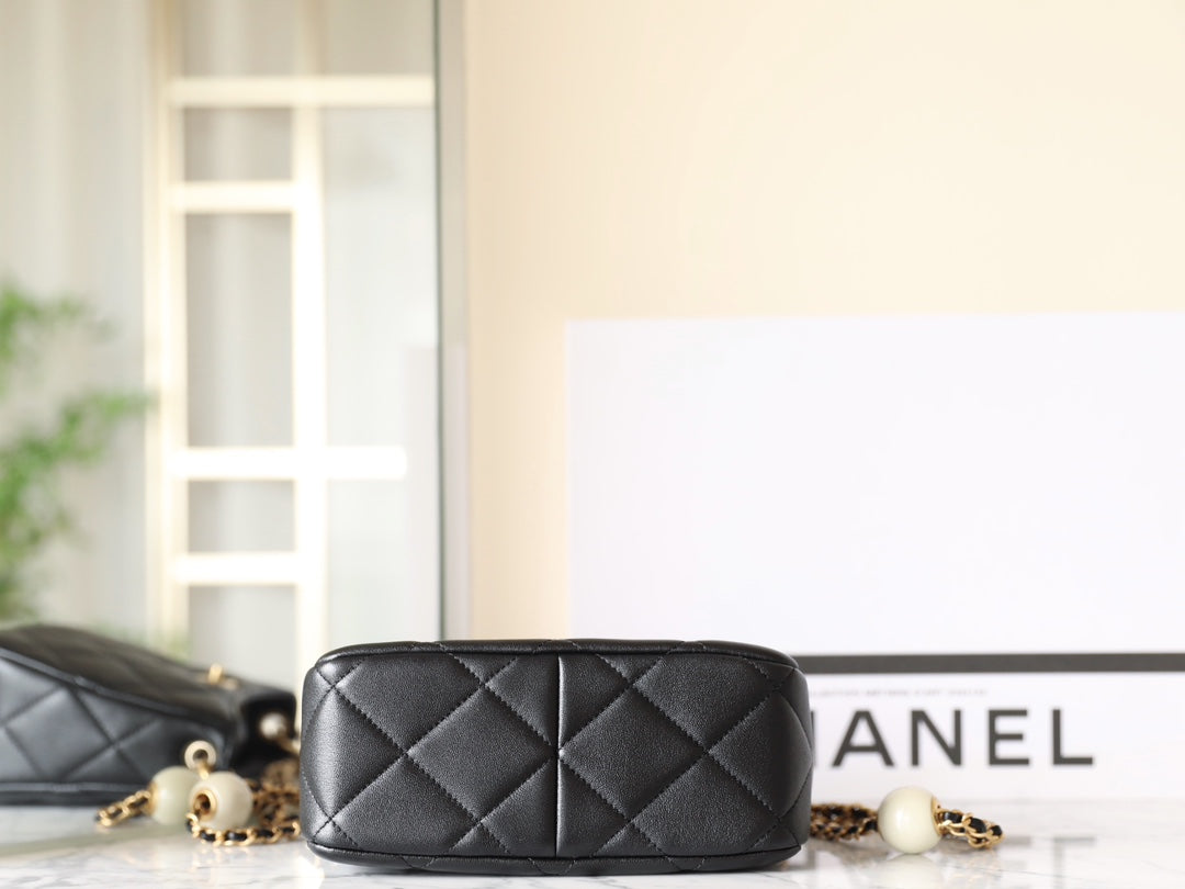 Chan New 24s Double Pearl Hobo Crossbody Bag