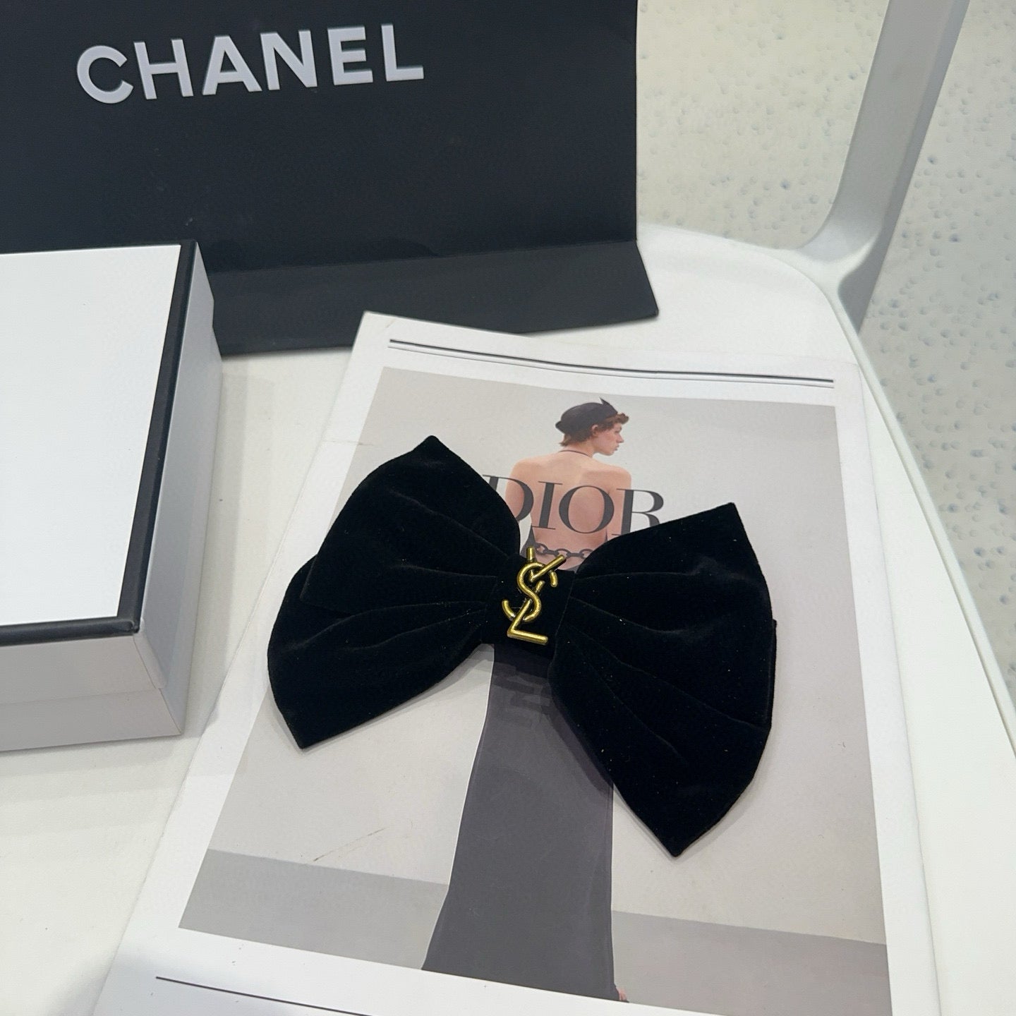 Saint  New New spring clip