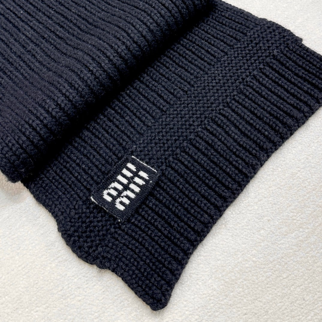 Miu New Scarf