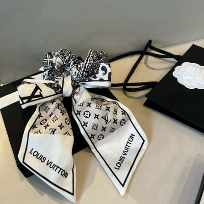 Louis  New hair tie